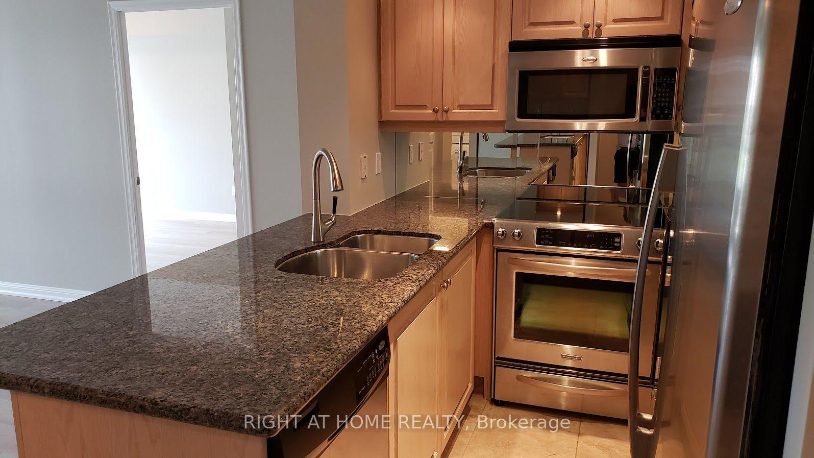 Photo 5 of Unit 327, 900 Mount Pleasant Road, Toronto, Mount Pleasant West — HOMEH