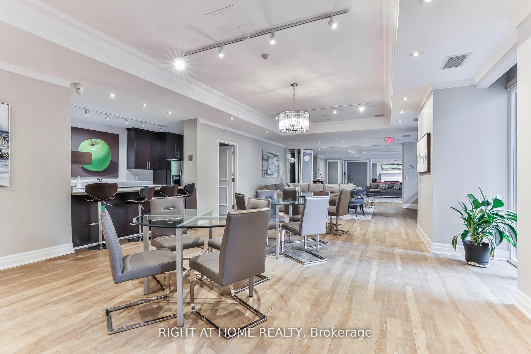Photo 25 of Unit 327, 900 Mount Pleasant Road, Toronto, Mount Pleasant West — HOMEH