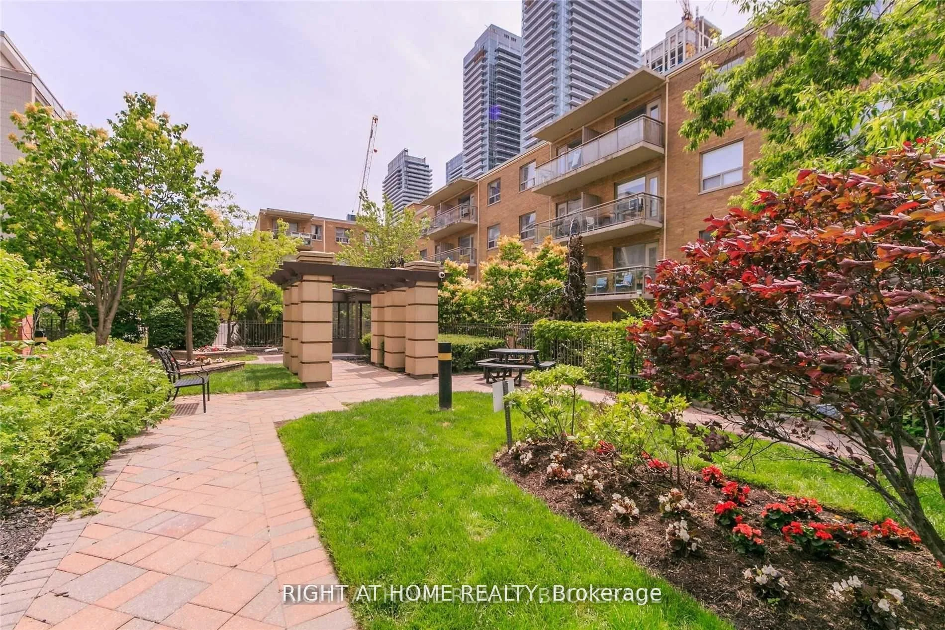 Photo 29 of Unit 327, 900 Mount Pleasant Road, Toronto, Mount Pleasant West — HOMEH