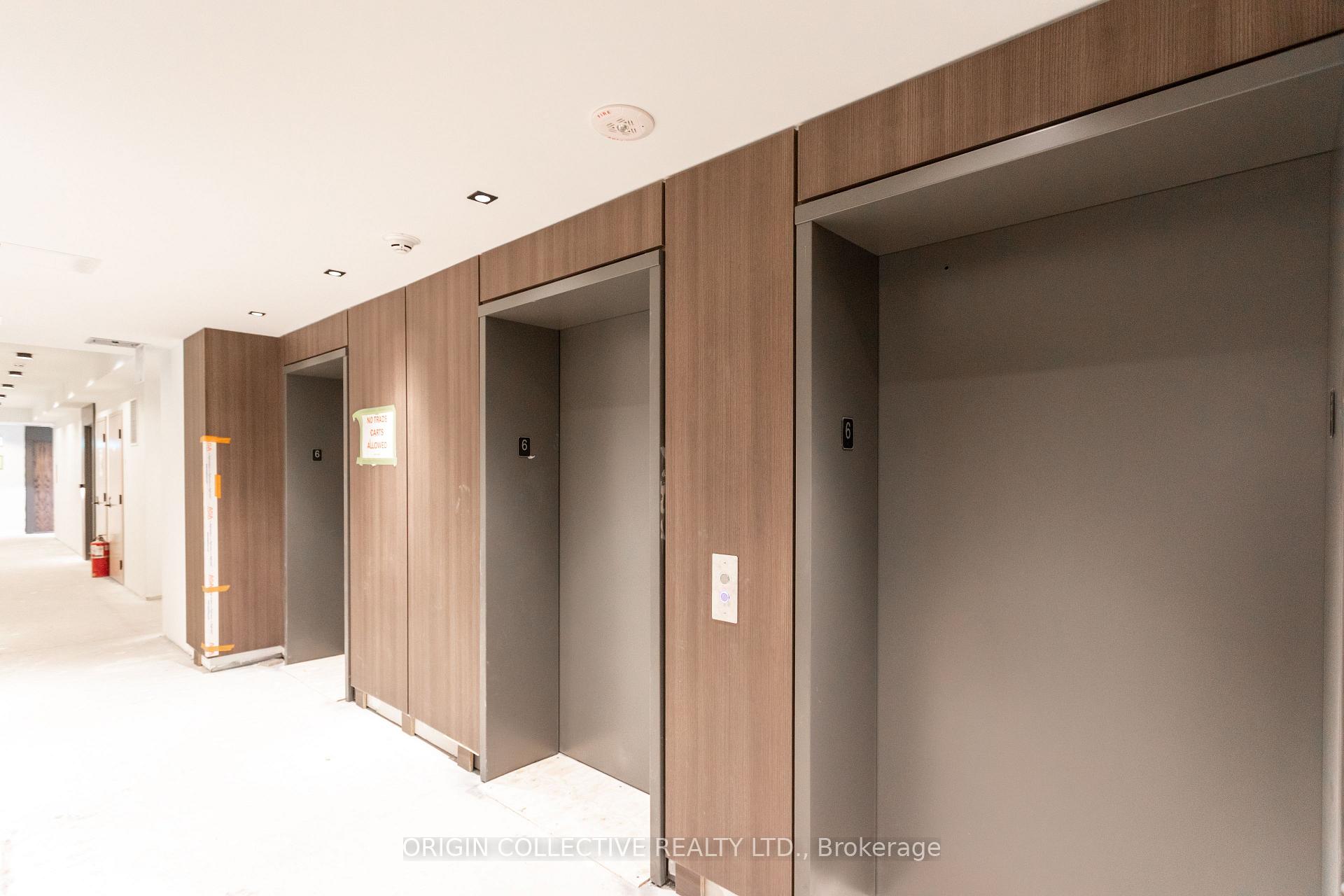 Photo 2 of Unit 605, 1035 Southdown Road, Mississauga, Clarkson — HOMEH