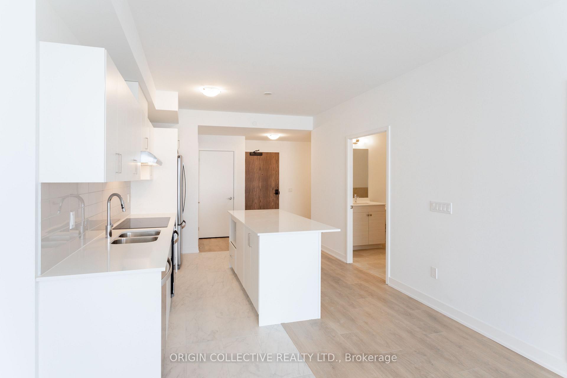 Photo 5 of Unit 605, 1035 Southdown Road, Mississauga, Clarkson — HOMEH