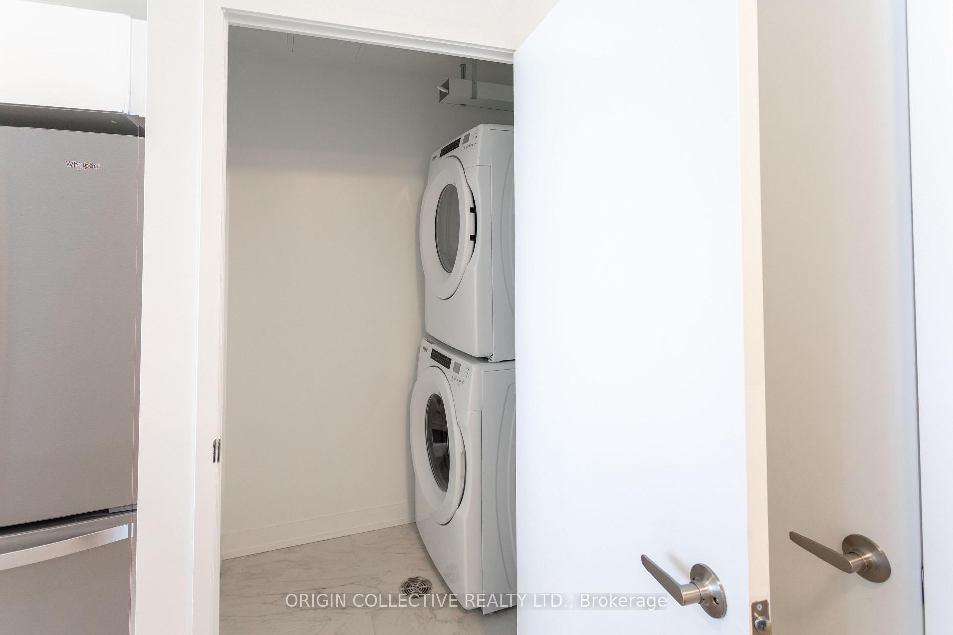 Photo 6 of Unit 605, 1035 Southdown Road, Mississauga, Clarkson — HOMEH