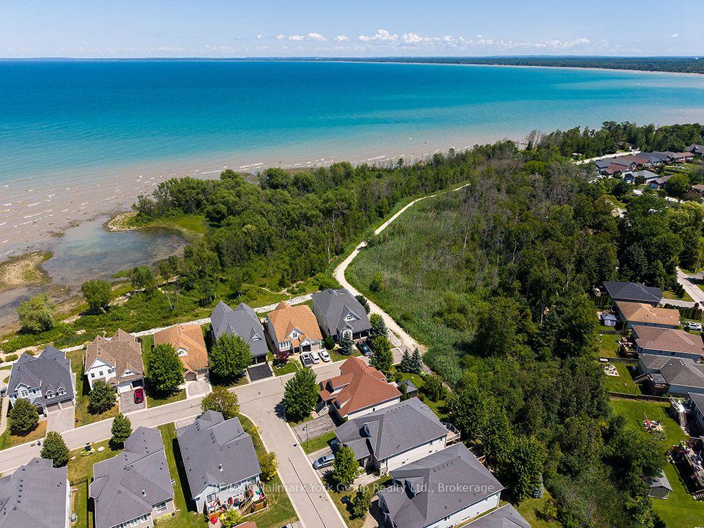 Photo 5 of 46 Starboard Circle, Wasaga Beach — HOMEH