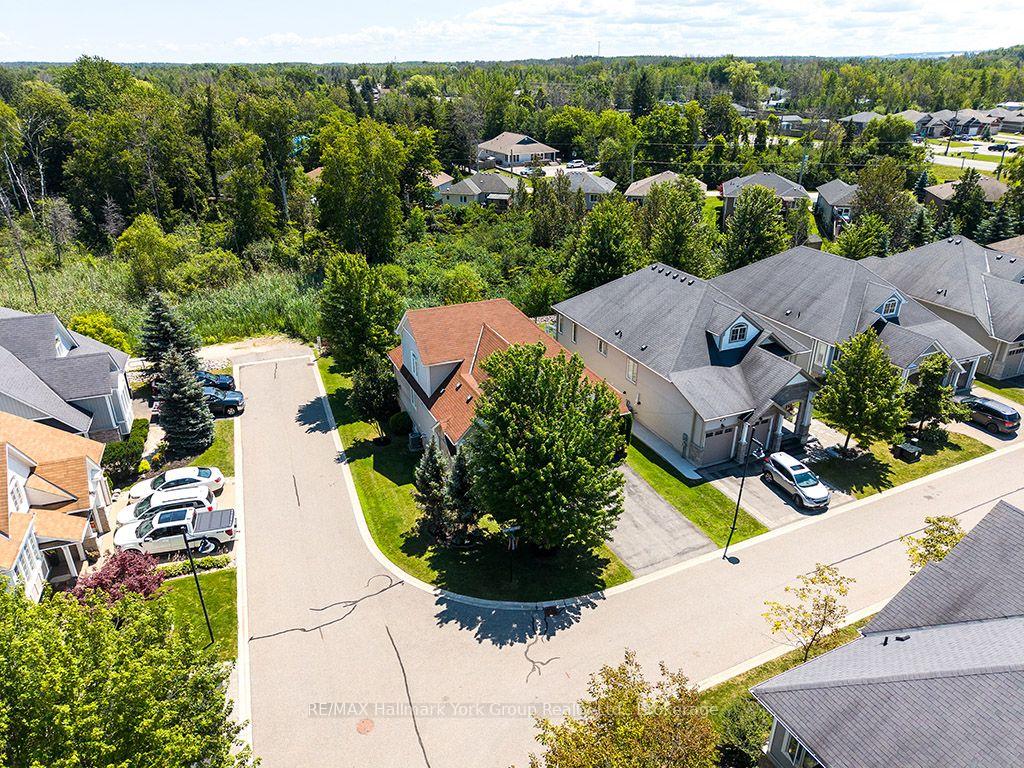 Photo 7 of 46 Starboard Circle, Wasaga Beach — HOMEH