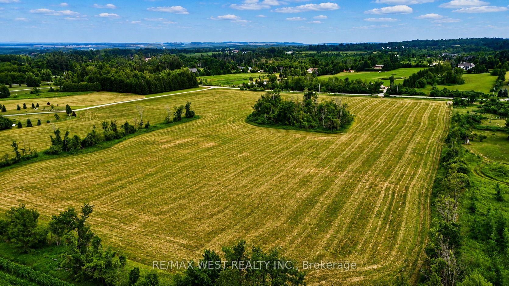 Photo 2 of 22 Sydenham Trail W, Clearview, Rural Clearview — HOMEH