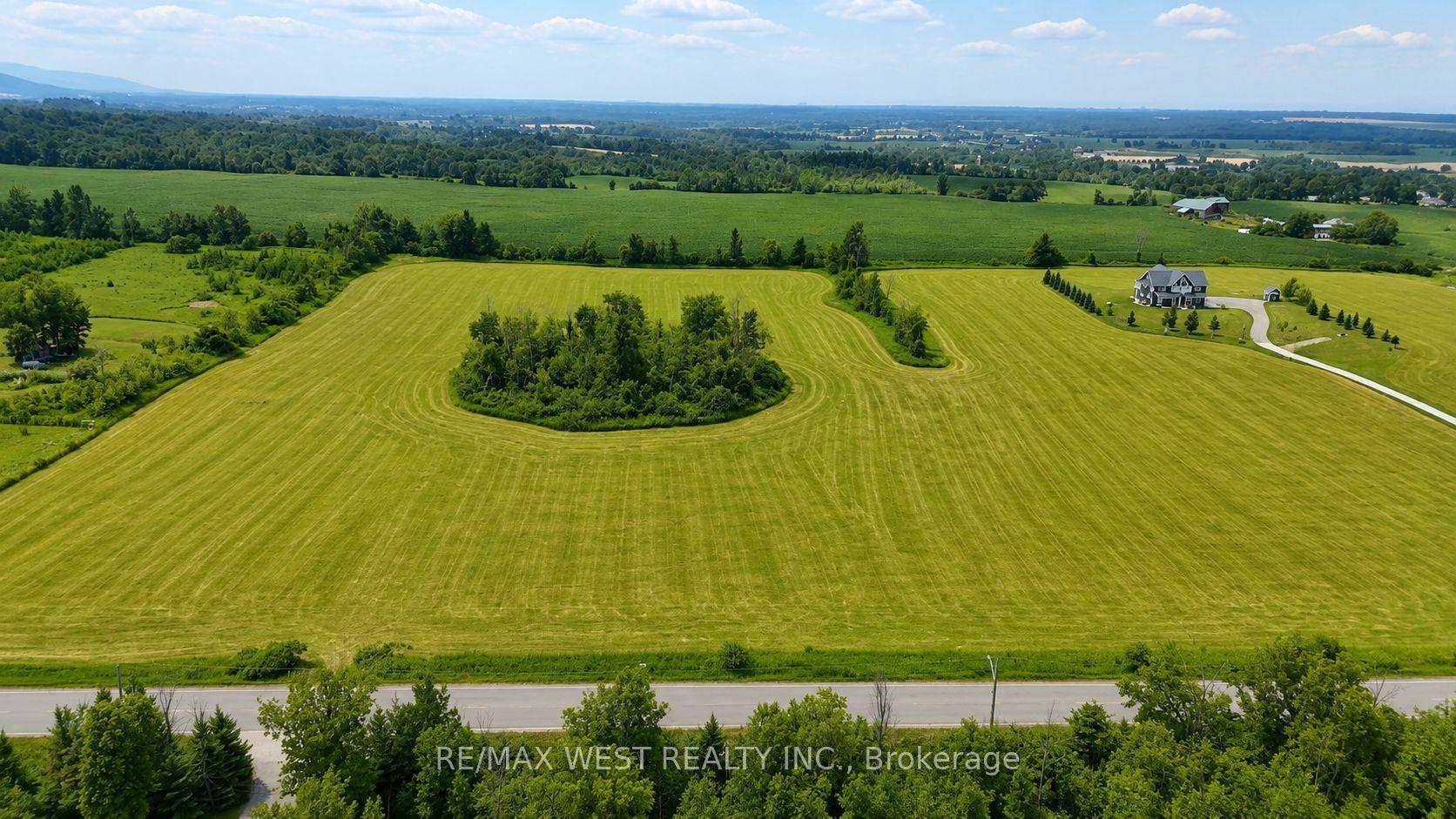 Photo 3 of 22 Sydenham Trail W, Clearview, Rural Clearview — HOMEH