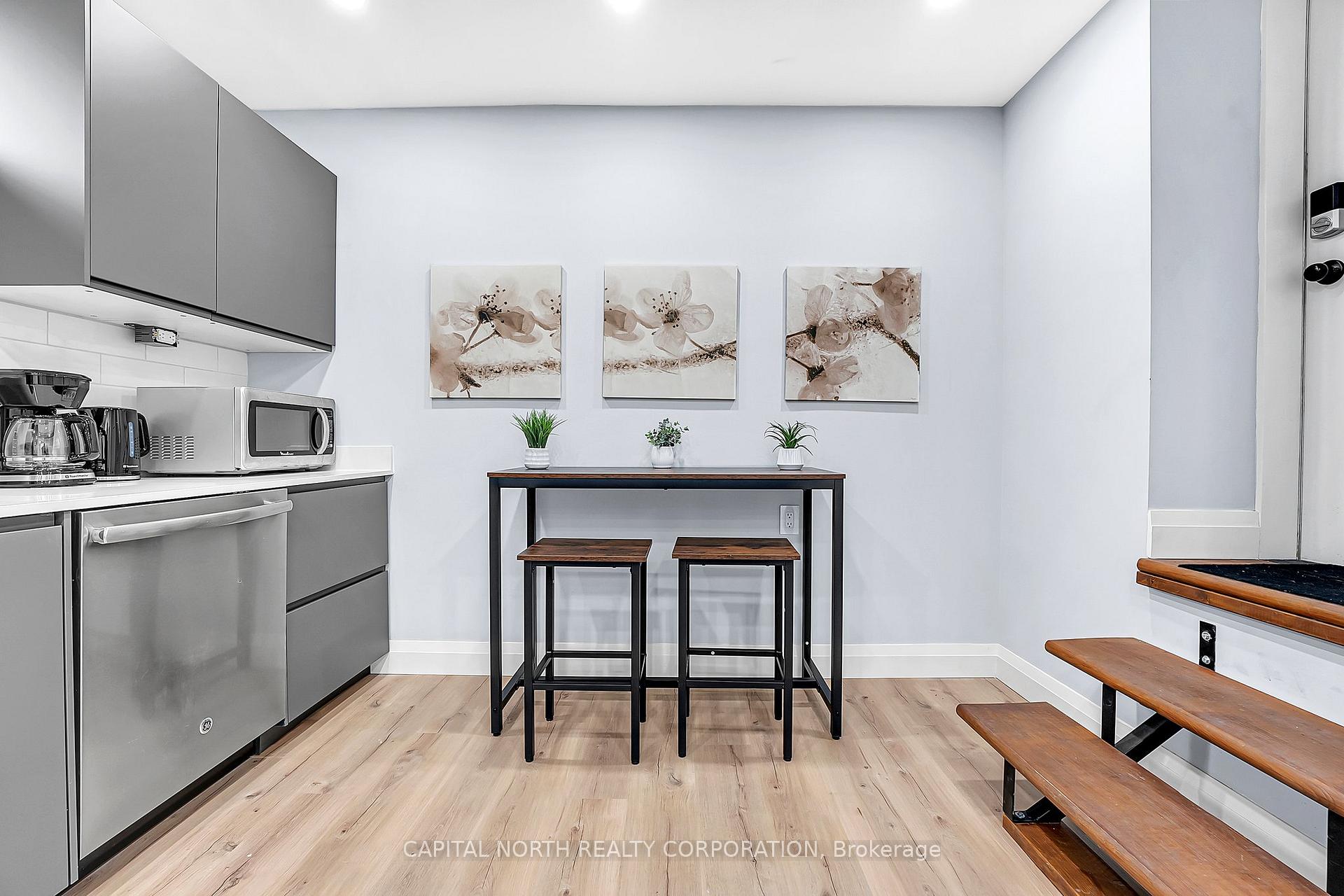 Photo 7 of Unit 3, 556 King Street E, Hamilton, Landsdale — HOMEH