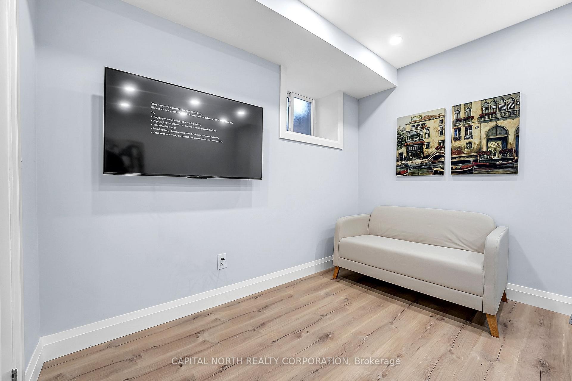 Photo 16 of Unit 3, 556 King Street E, Hamilton, Landsdale — HOMEH