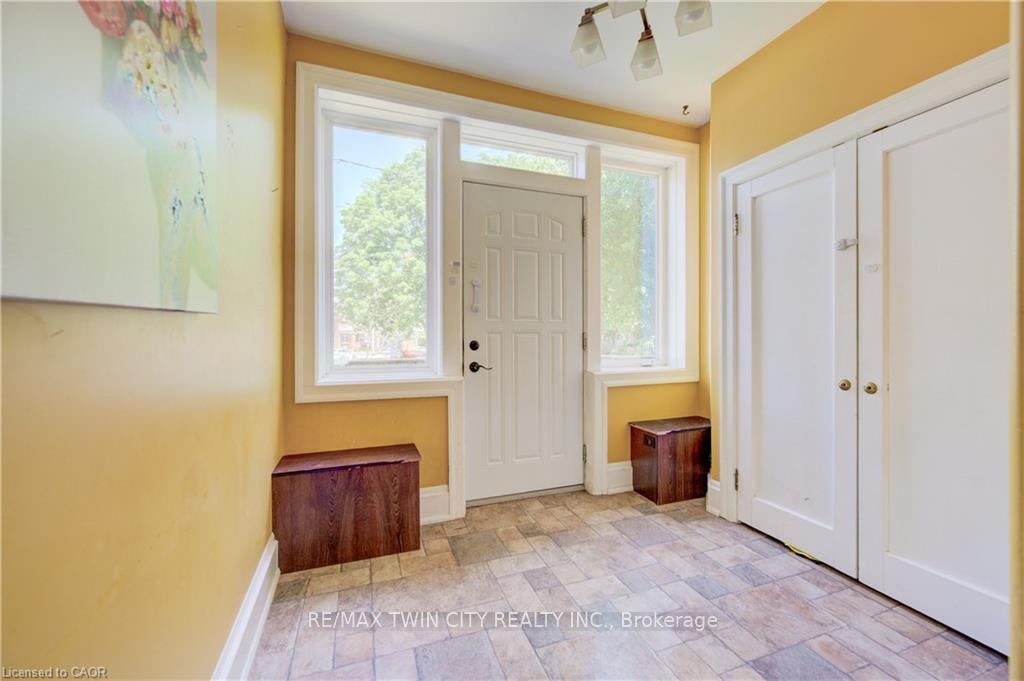 Photo 3 of 59 West Avenue, Kitchener, Cherry Hill — HOMEH