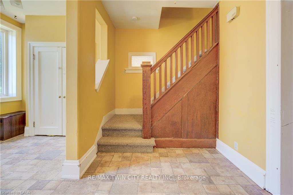 Photo 4 of 59 West Avenue, Kitchener, Cherry Hill — HOMEH