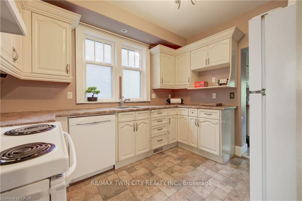 Photo 11 of 59 West Avenue, Kitchener, Cherry Hill — HOMEH