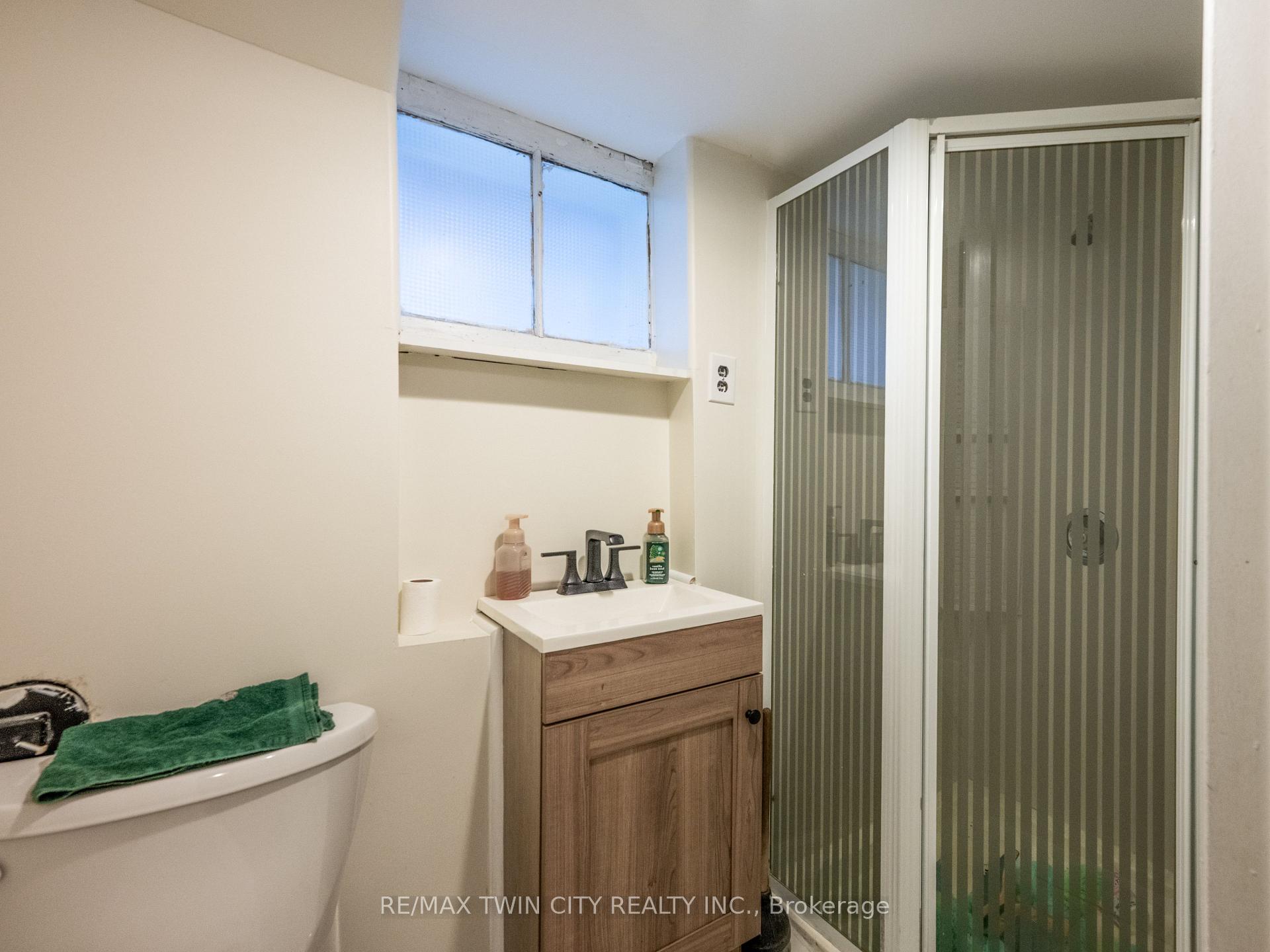 Photo 23 of 59 West Avenue, Kitchener, Cherry Hill — HOMEH