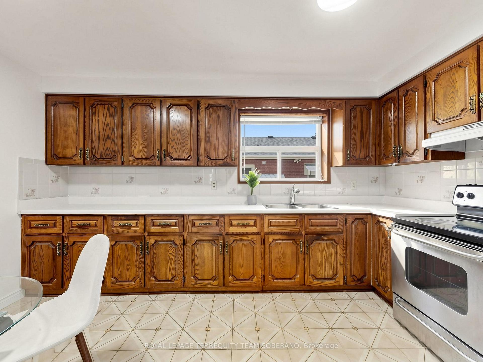 Photo 18 of 36 Lyon Heights Road, Scarborough, Bendale — HOMEH