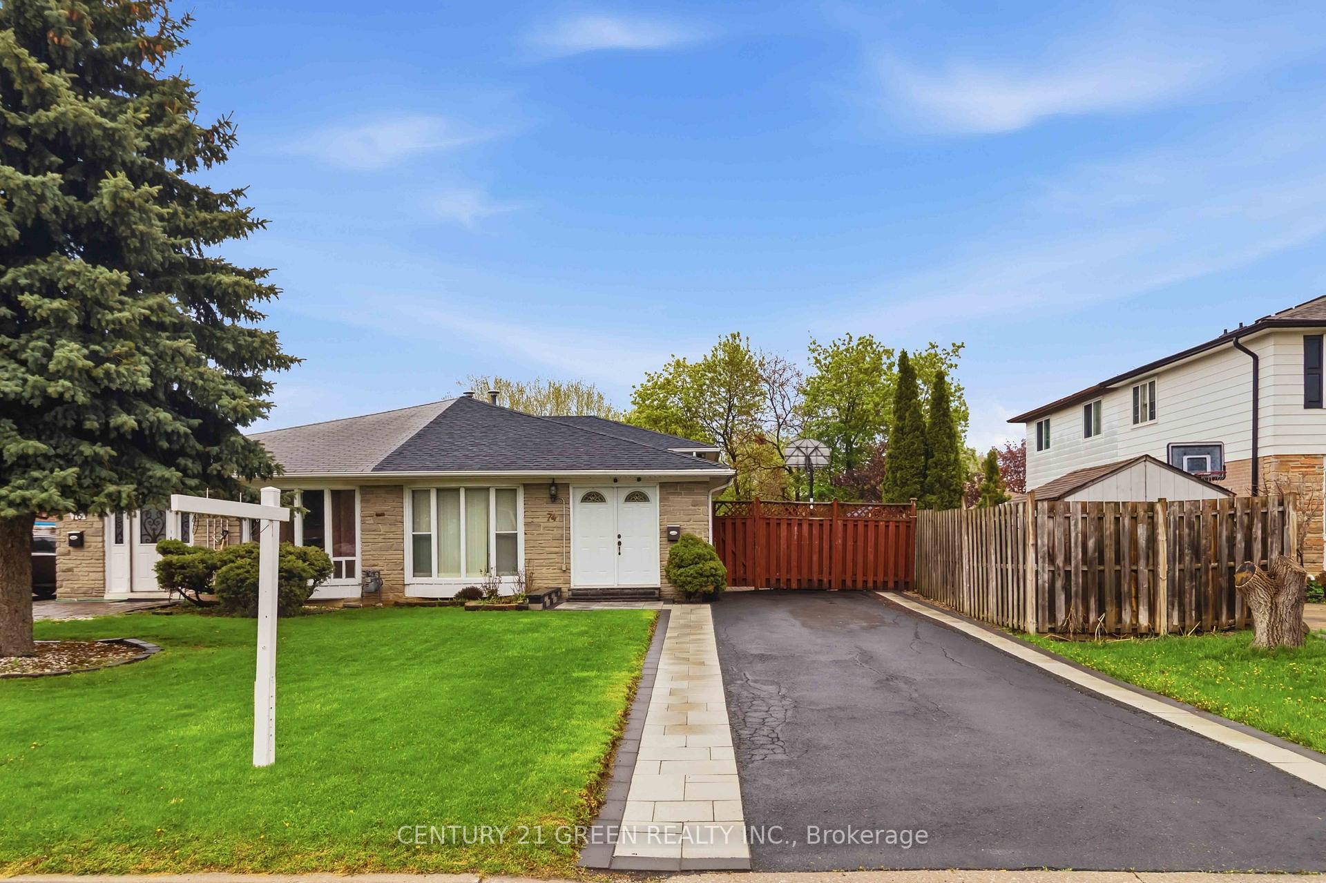 Photo 3 of 74 Davenport Crescent, Brampton, Southgate — HOMEH
