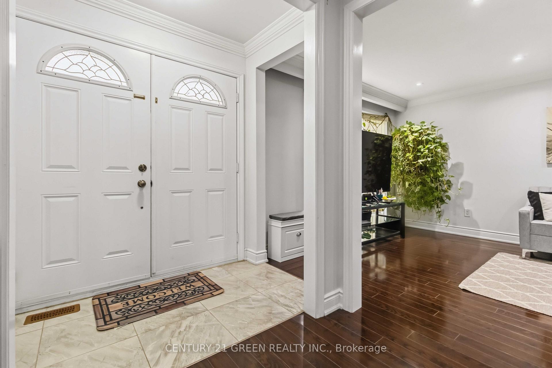 Photo 4 of 74 Davenport Crescent, Brampton, Southgate — HOMEH