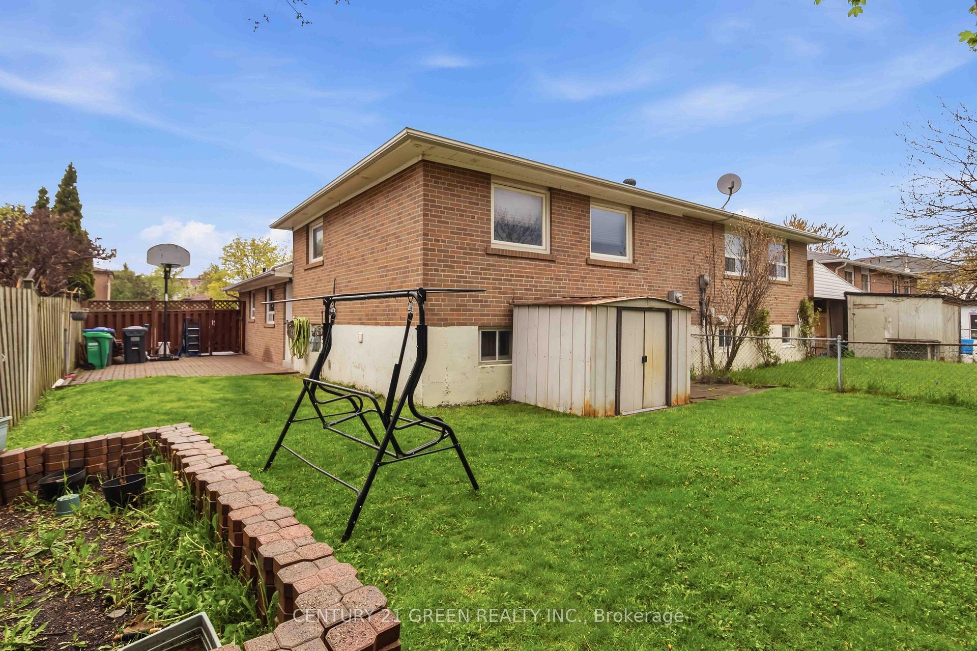 Photo 32 of 74 Davenport Crescent, Brampton, Southgate — HOMEH