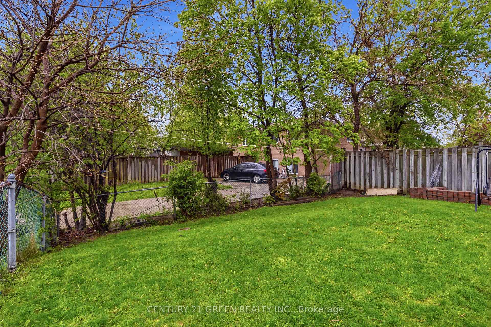 Photo 34 of 74 Davenport Crescent, Brampton, Southgate — HOMEH
