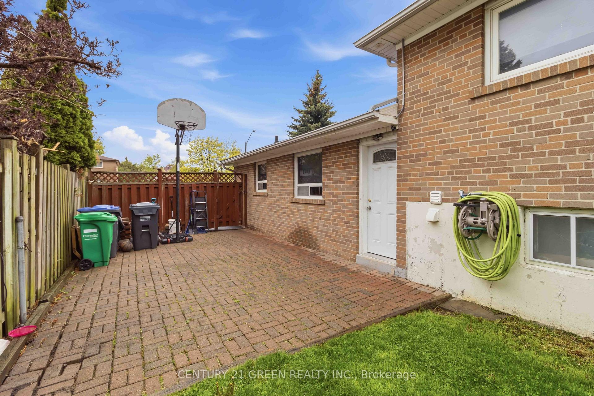 Photo 40 of 74 Davenport Crescent, Brampton, Southgate — HOMEH