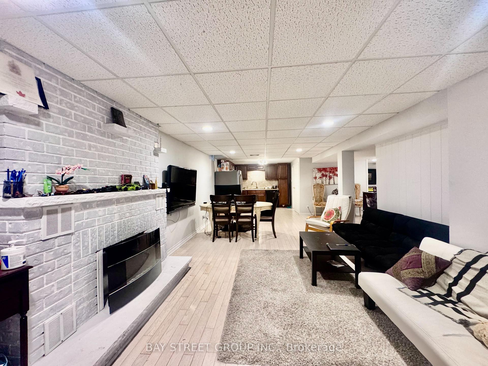 Photo 2 of Unit Lower, 2082 Burbank Drive, Mississauga, Erin Mills — HOMEH