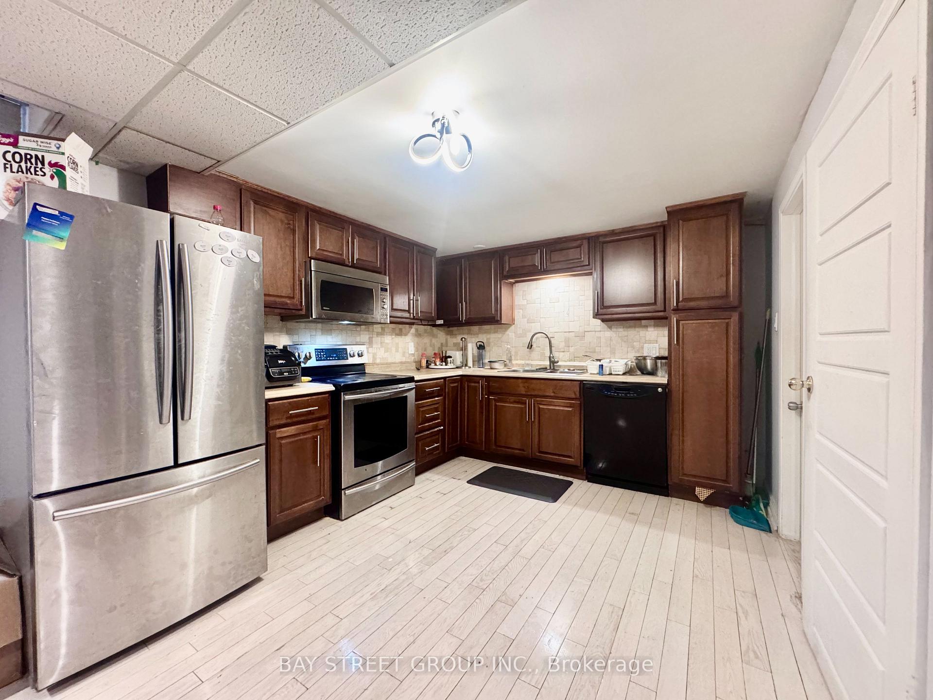 Photo 3 of Unit Lower, 2082 Burbank Drive, Mississauga, Erin Mills — HOMEH