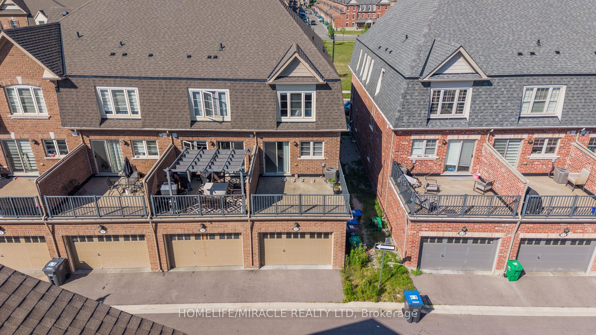Photo 4 of 11 Finegan Circle, Brampton, Northwest Brampton — HOMEH