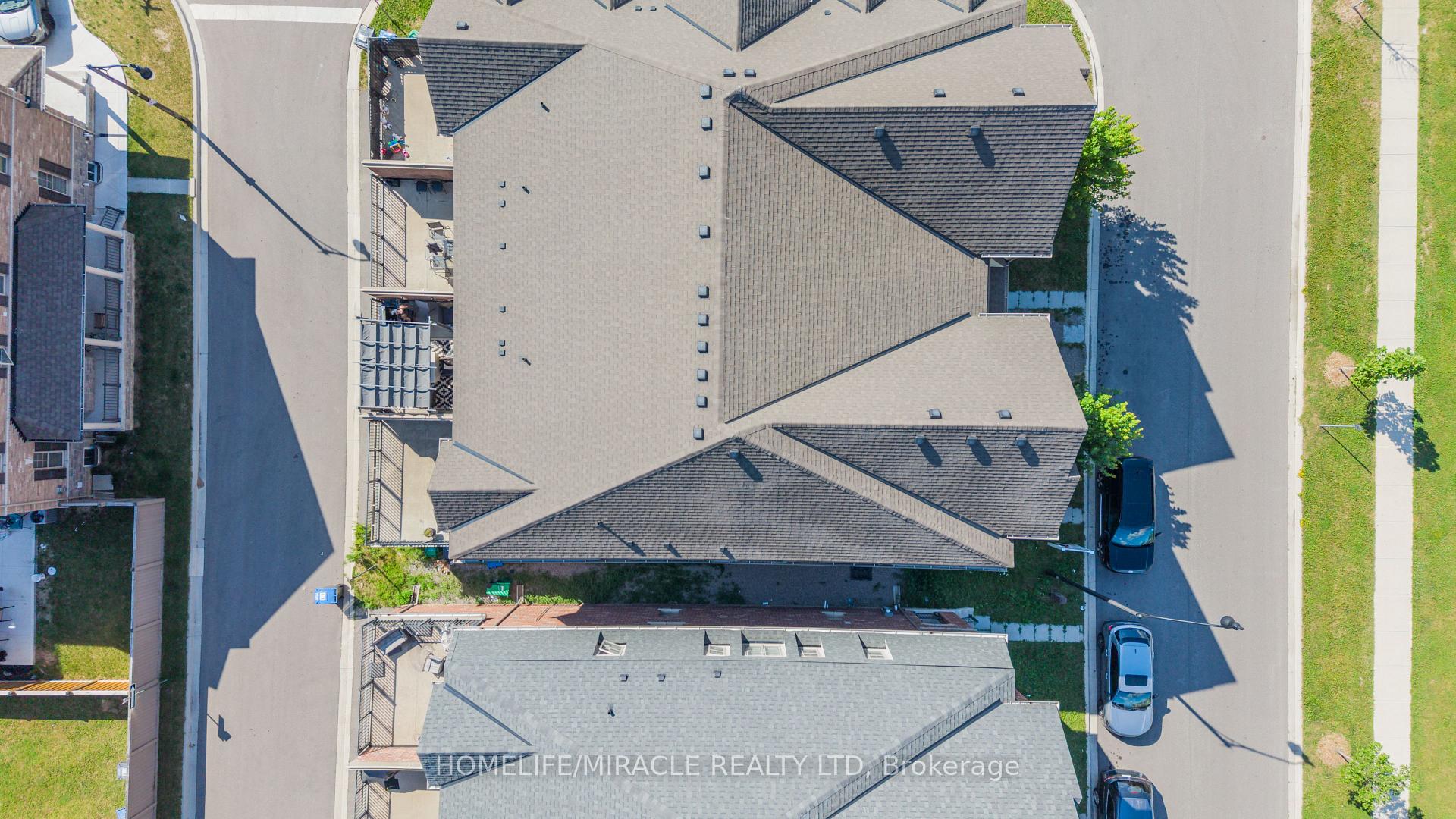 Photo 5 of 11 Finegan Circle, Brampton, Northwest Brampton — HOMEH