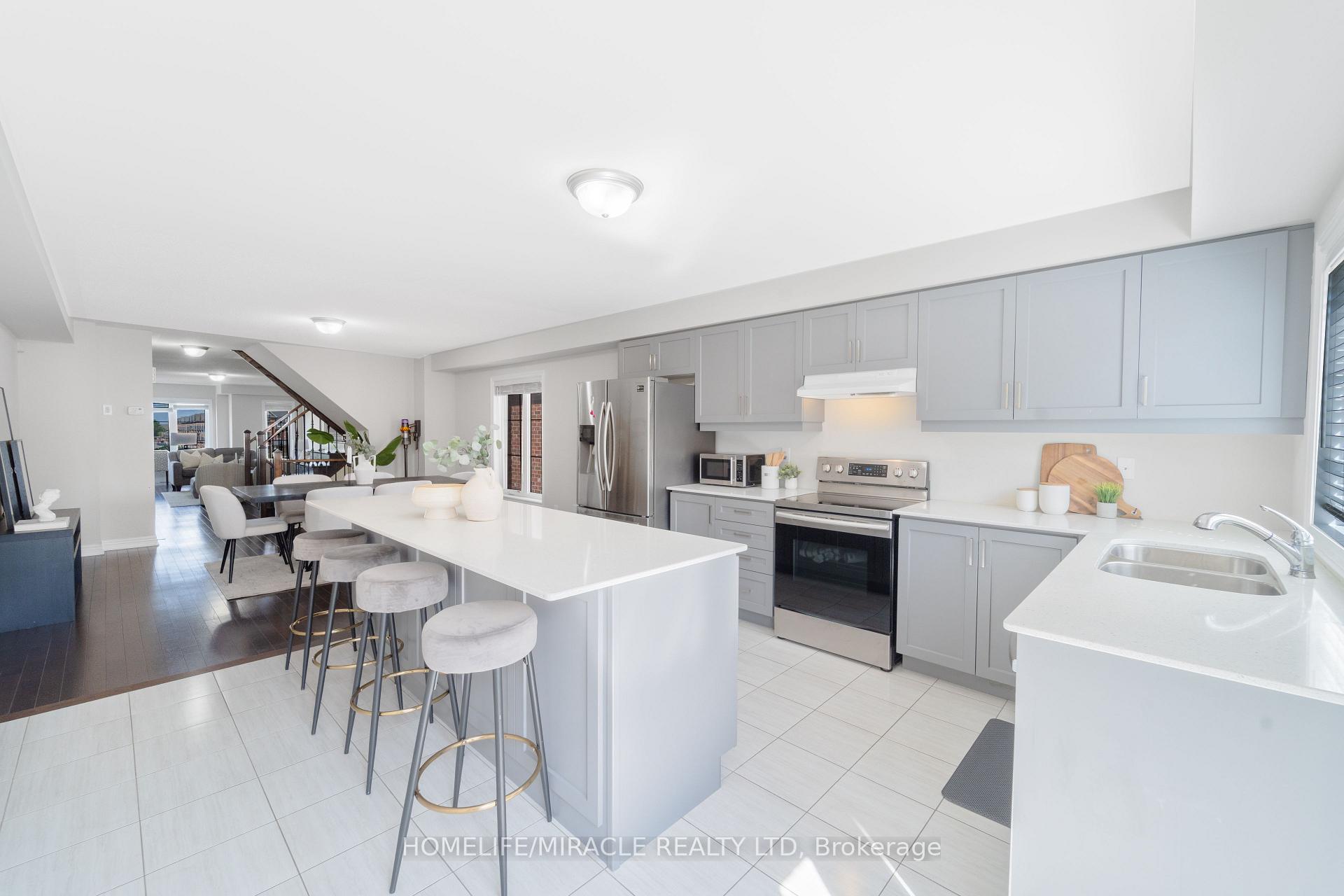 Photo 7 of 11 Finegan Circle, Brampton, Northwest Brampton — HOMEH