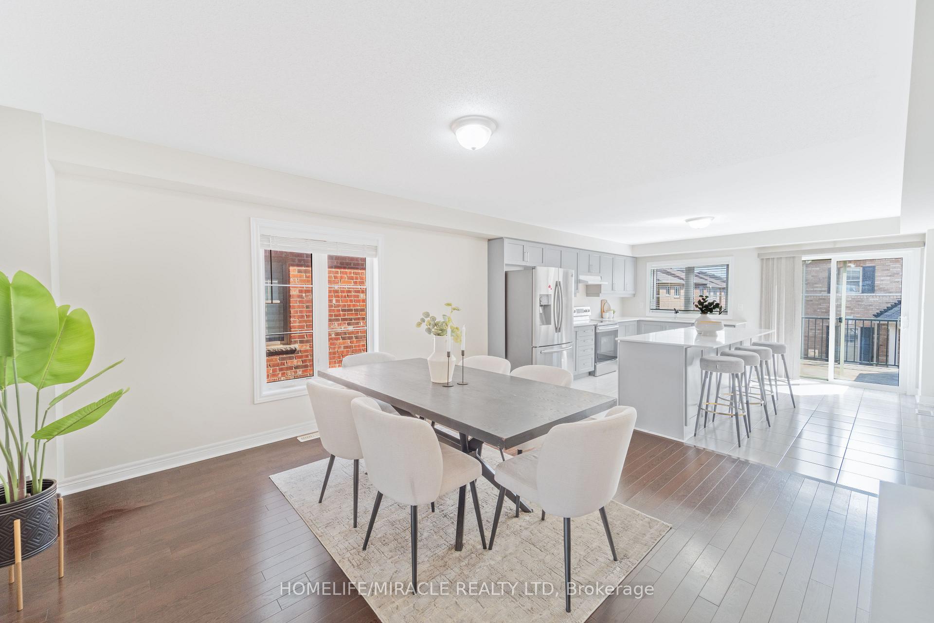 Photo 8 of 11 Finegan Circle, Brampton, Northwest Brampton — HOMEH