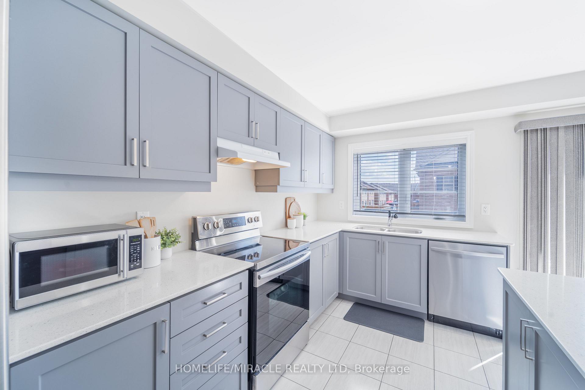 Photo 10 of 11 Finegan Circle, Brampton, Northwest Brampton — HOMEH
