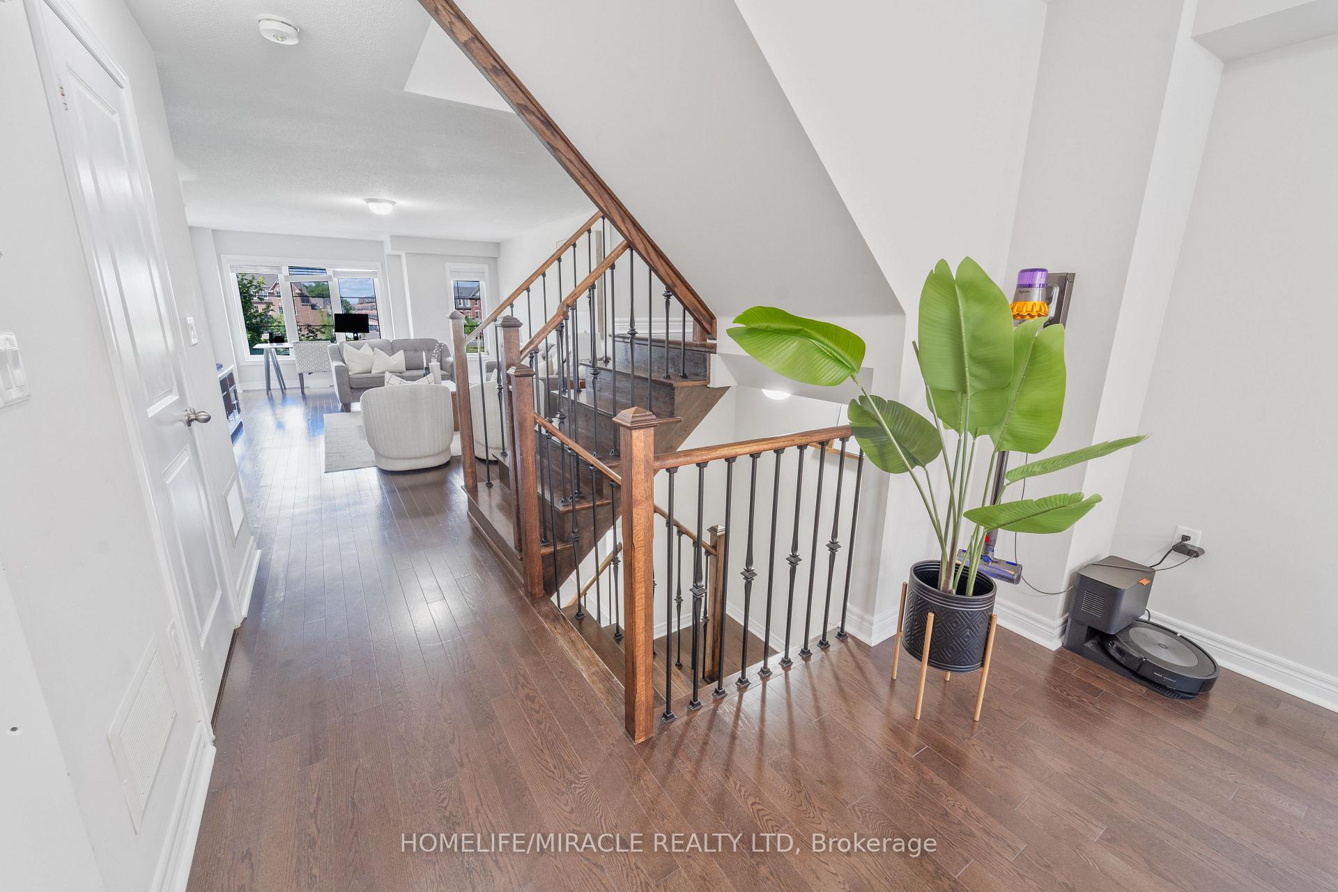 Photo 11 of 11 Finegan Circle, Brampton, Northwest Brampton — HOMEH