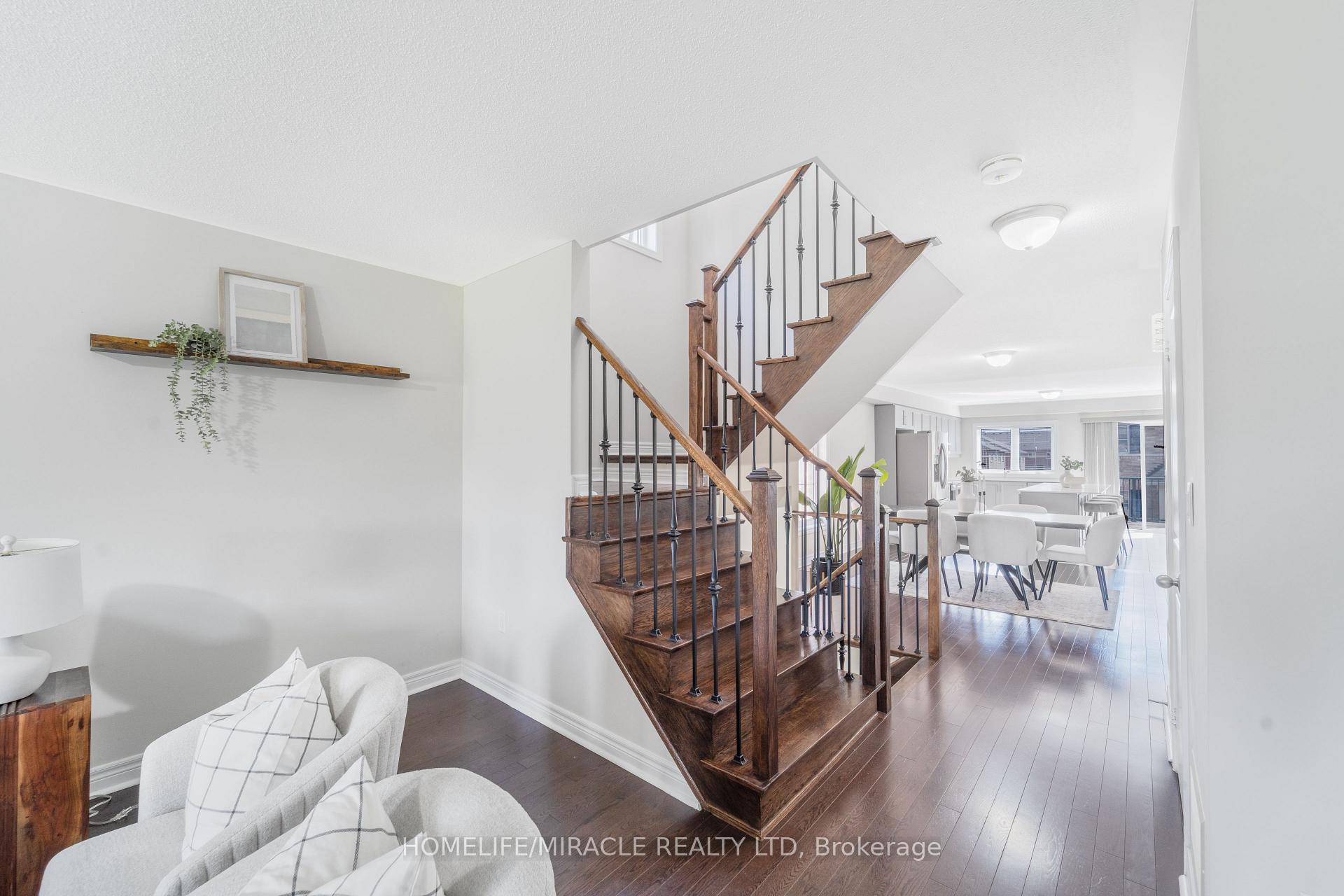 Photo 12 of 11 Finegan Circle, Brampton, Northwest Brampton — HOMEH