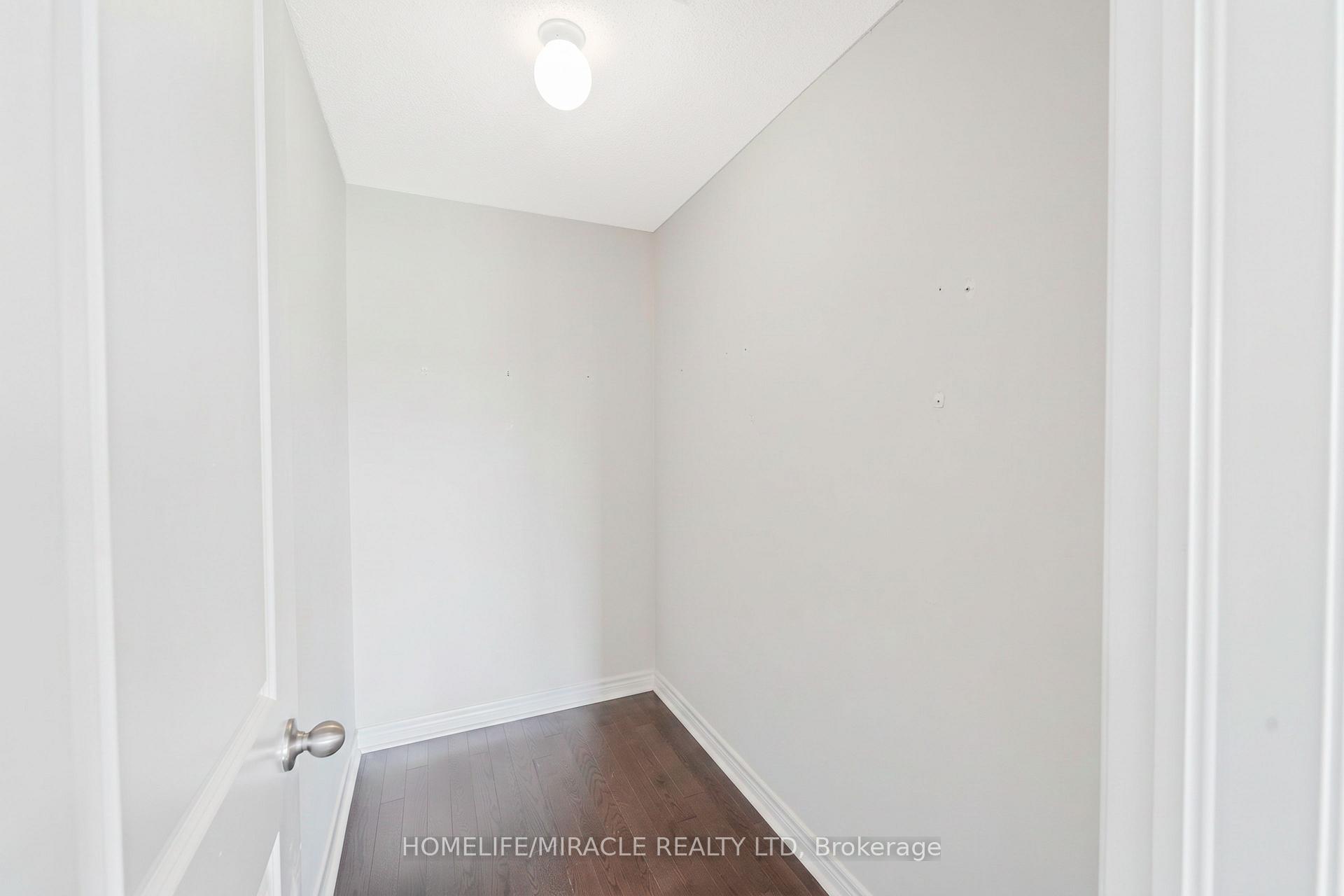 Photo 19 of 11 Finegan Circle, Brampton, Northwest Brampton — HOMEH