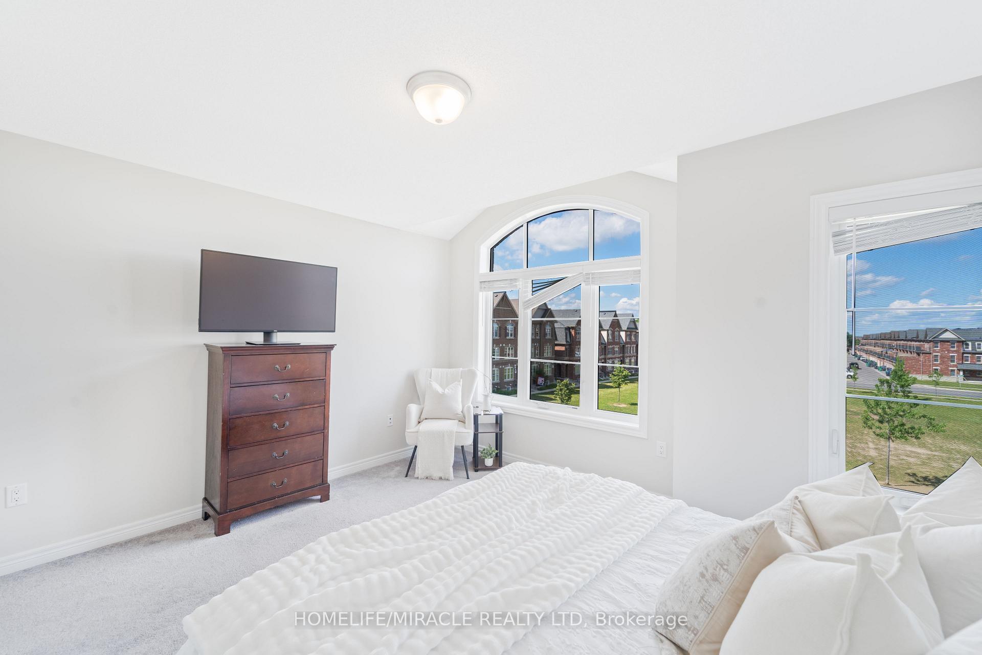 Photo 25 of 11 Finegan Circle, Brampton, Northwest Brampton — HOMEH