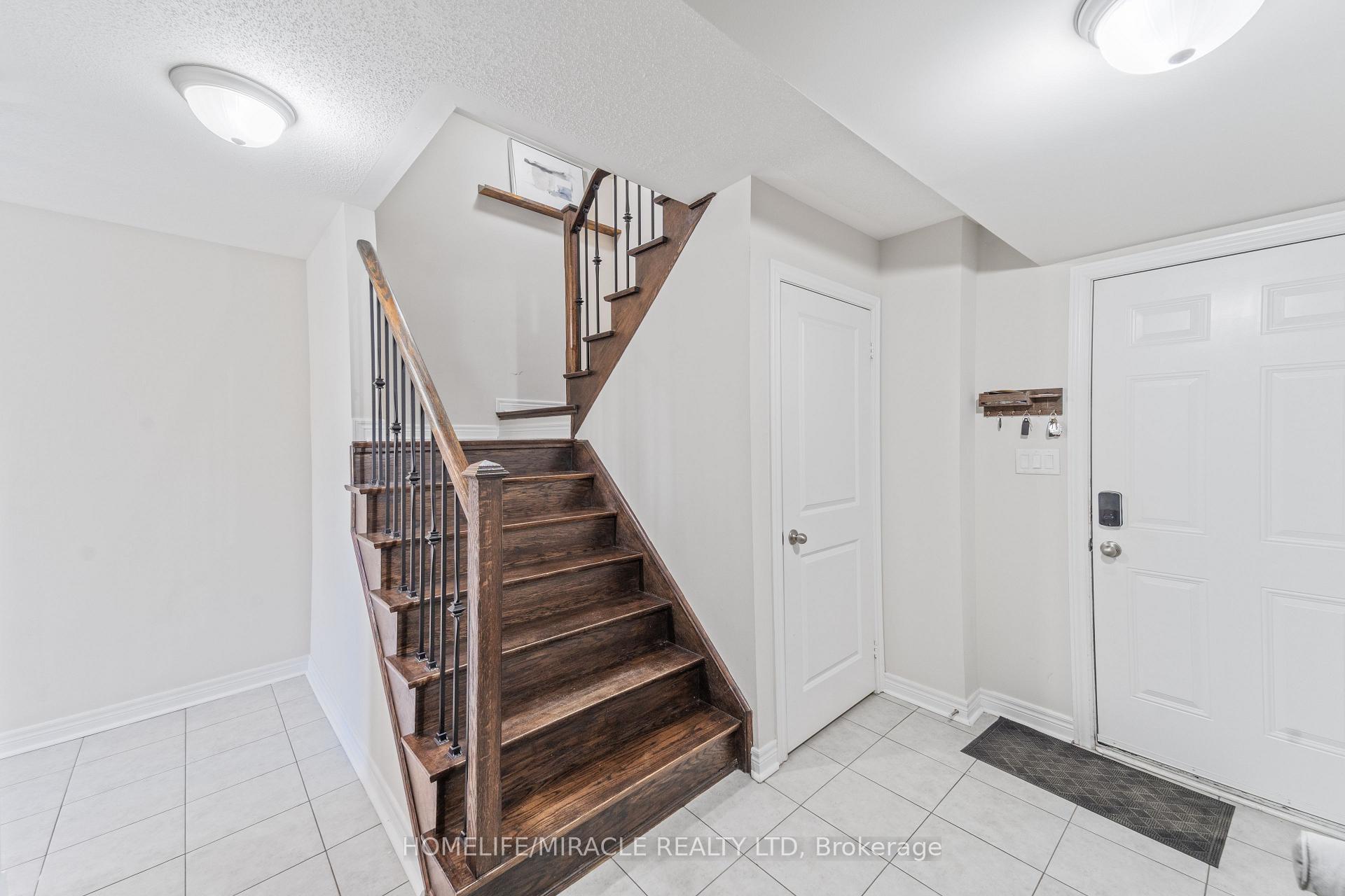 Photo 28 of 11 Finegan Circle, Brampton, Northwest Brampton — HOMEH