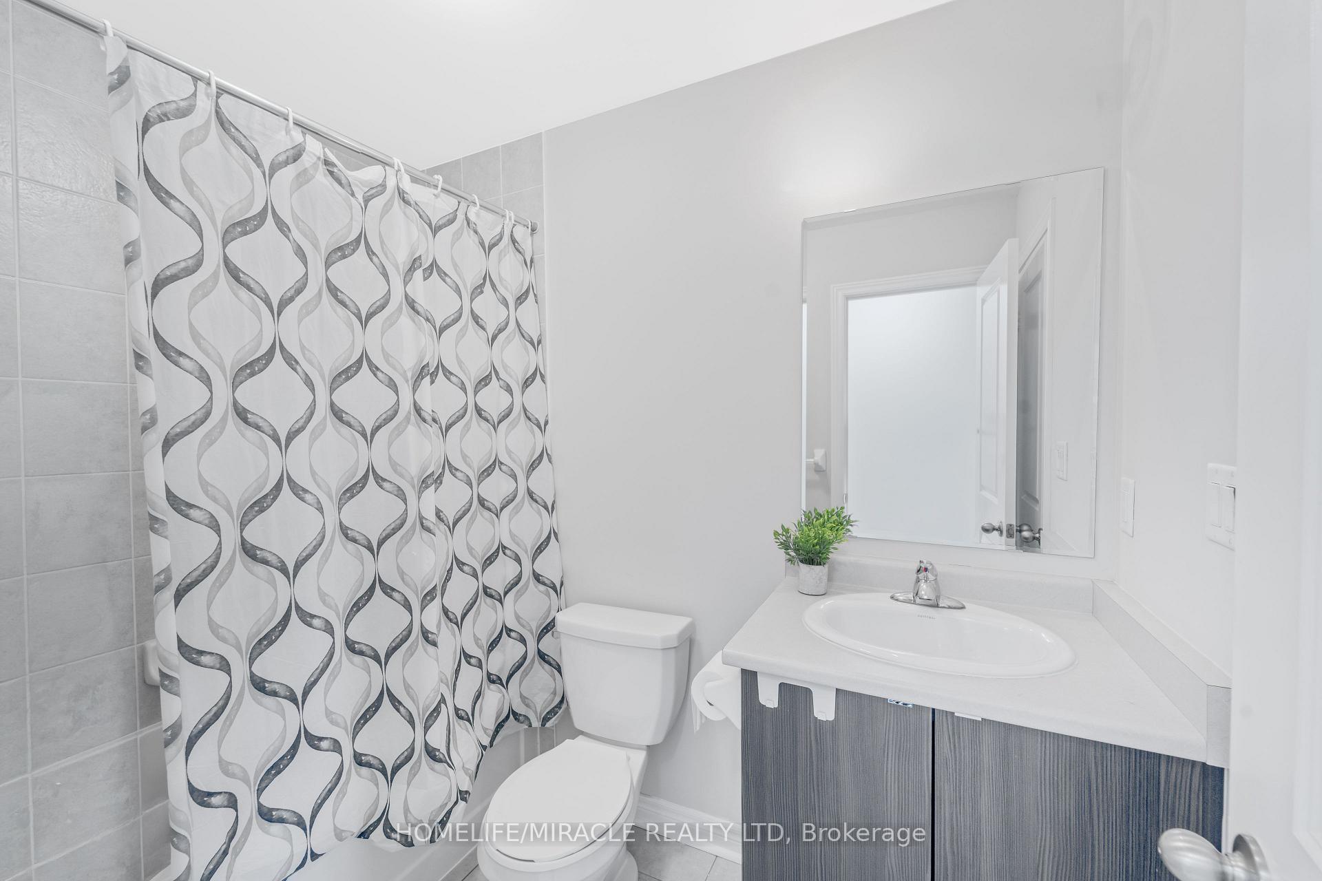 Photo 33 of 11 Finegan Circle, Brampton, Northwest Brampton — HOMEH
