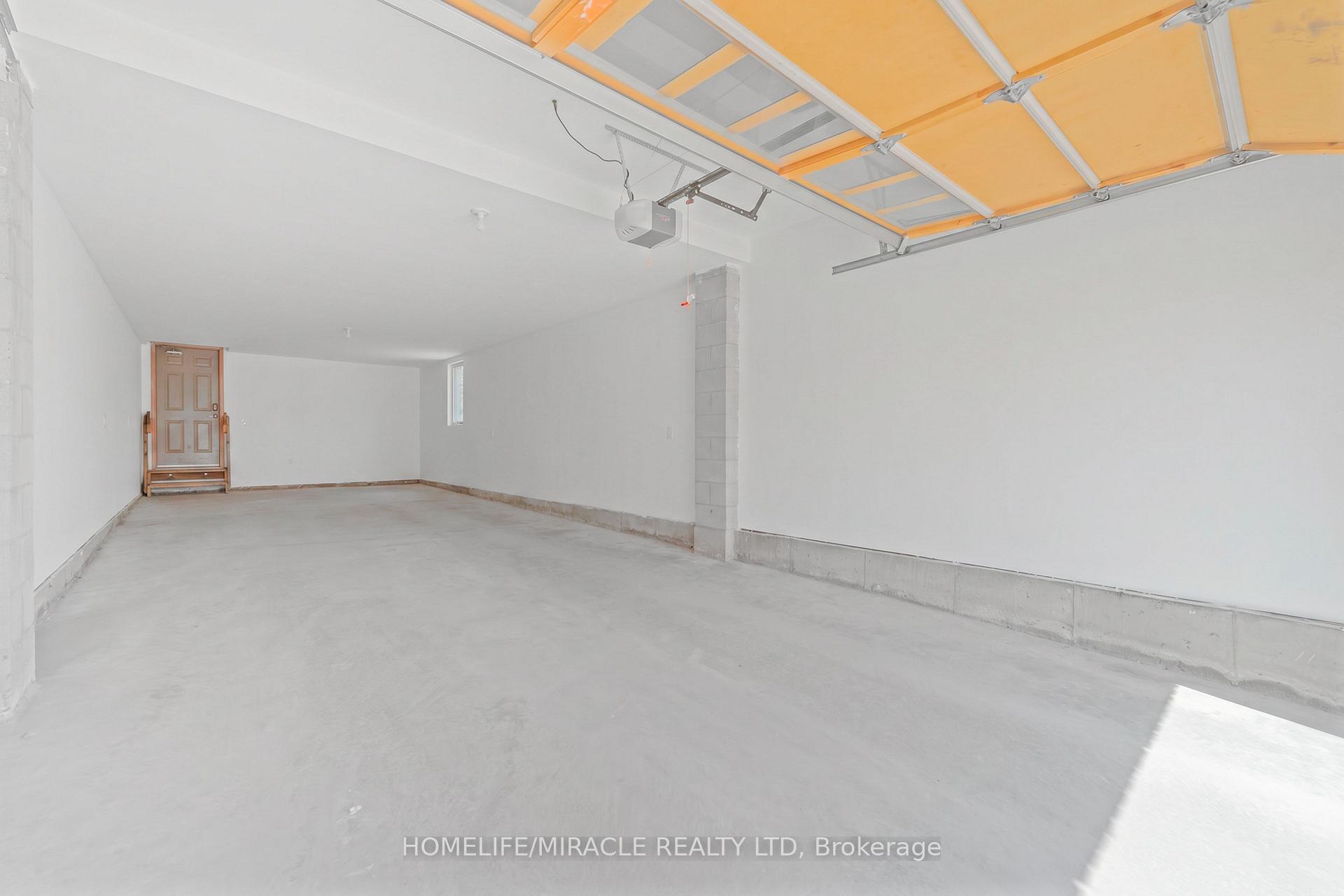 Photo 35 of 11 Finegan Circle, Brampton, Northwest Brampton — HOMEH