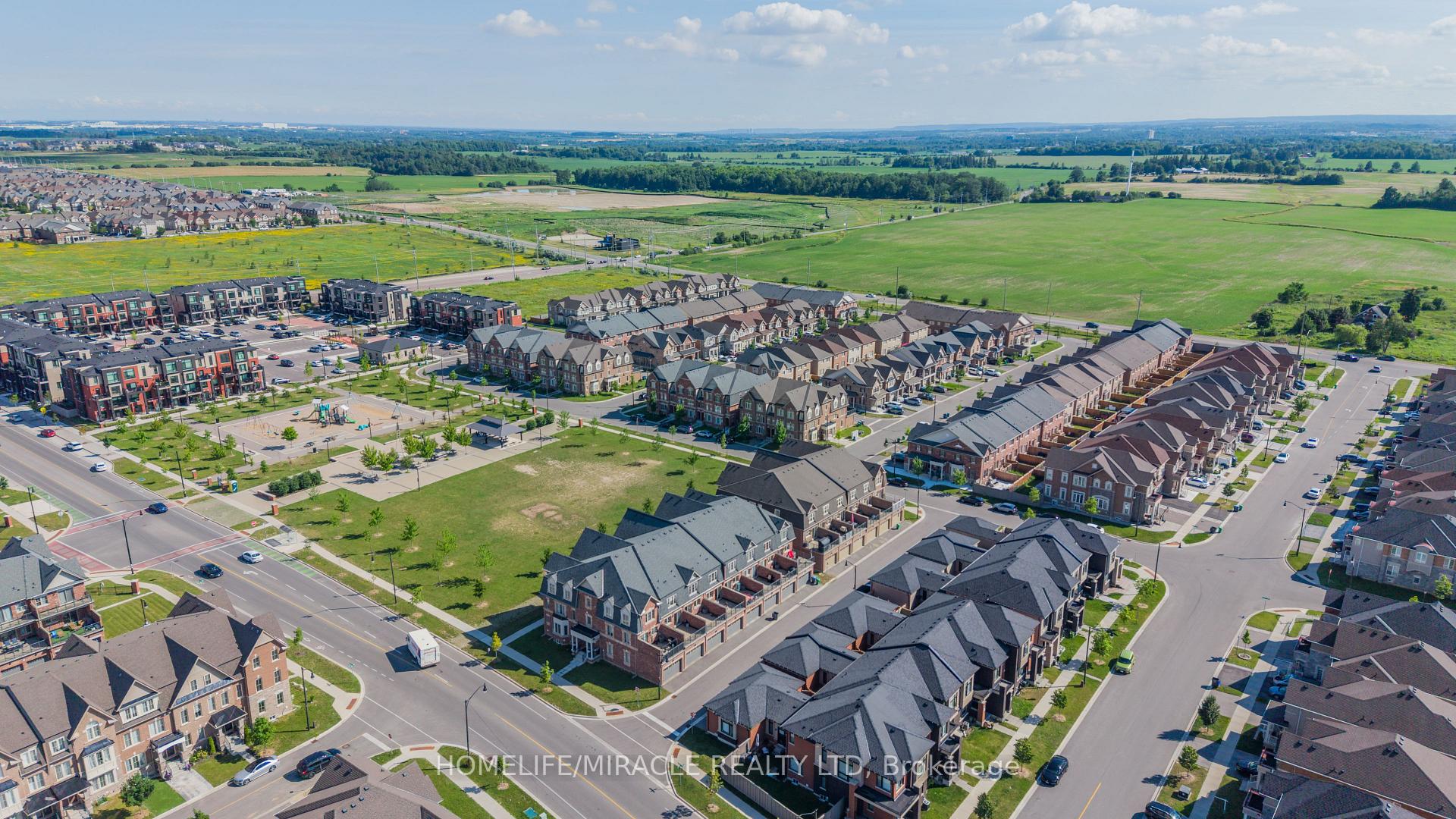 Photo 42 of 11 Finegan Circle, Brampton, Northwest Brampton — HOMEH