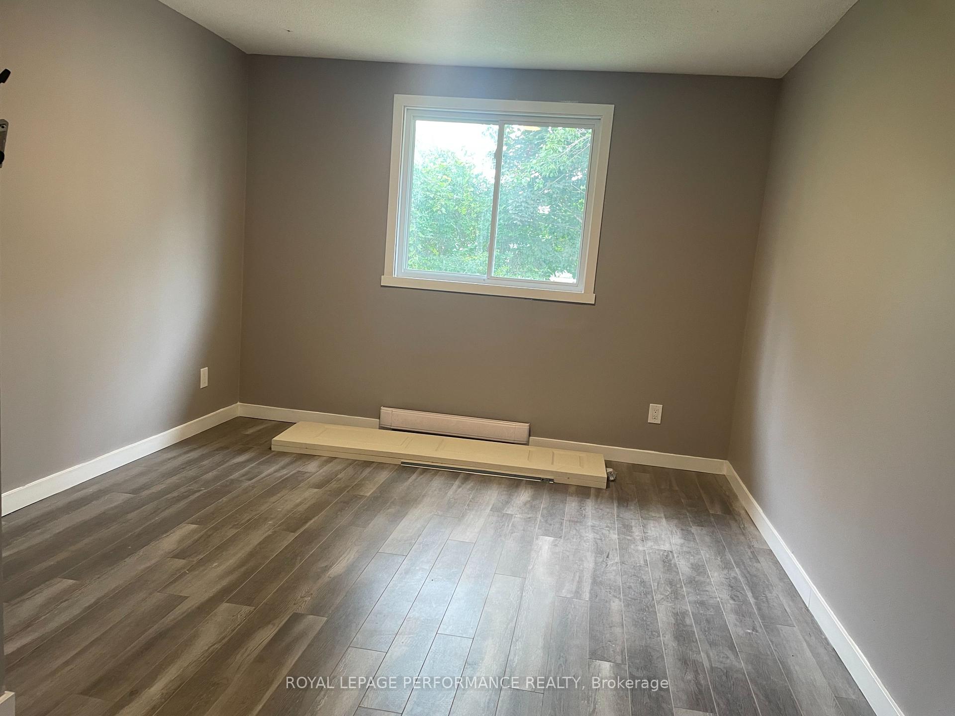 Photo 5 of 624 Dundas Crescent, Cornwall, Cornwall — HOMEH