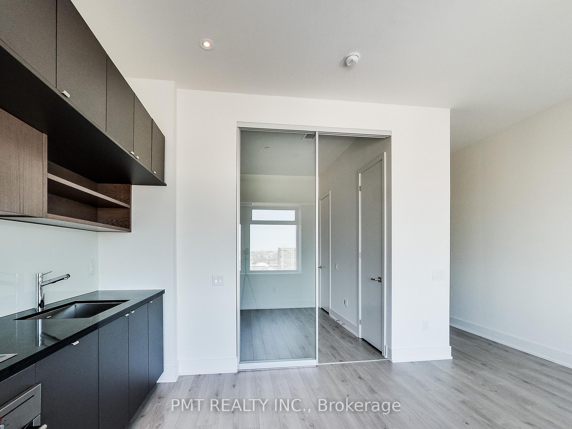 Photo 3 of Unit 1525, 111 St. Clair Avenue W, Toronto, Yonge-St. Clair — HOMEH