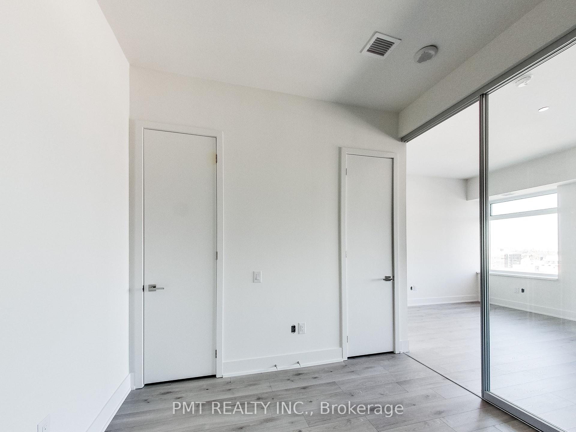 Photo 9 of Unit 1525, 111 St. Clair Avenue W, Toronto, Yonge-St. Clair — HOMEH