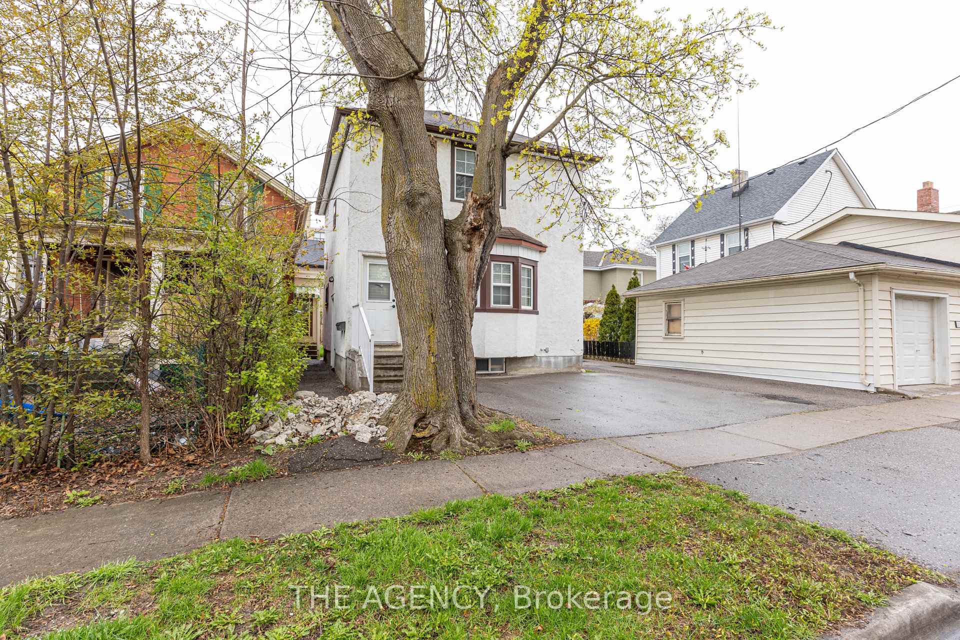Photo 4 of 63 Hogarth Street, Oshawa, Central — HOMEH