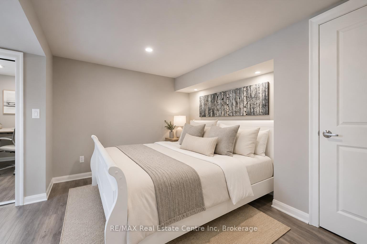 Photo 12 of 314 Paisley Road, Guelph, Junction/Onward Willow — HOMEH