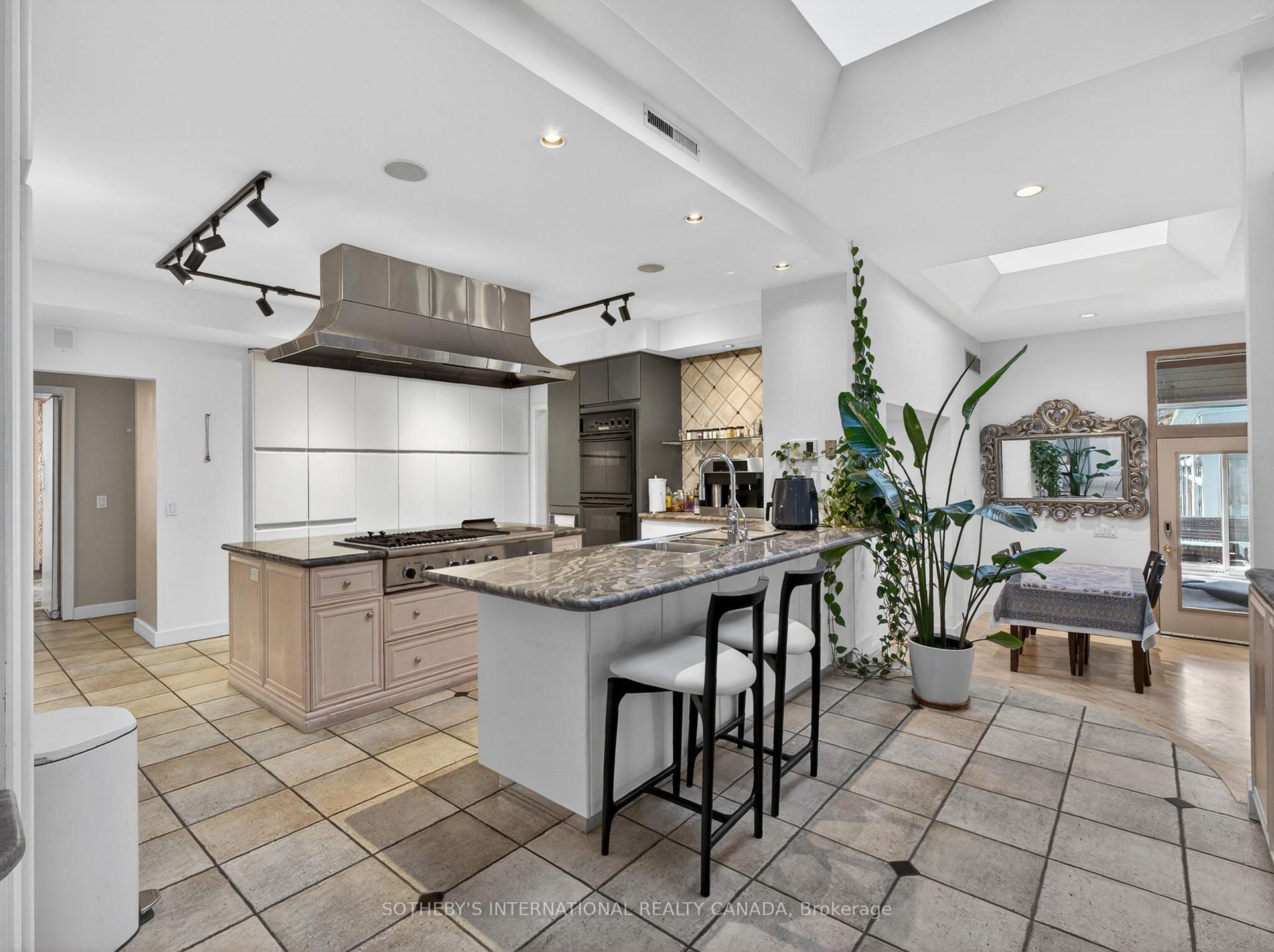 Photo 9 of 39 Burton Road, Toronto, Forest Hill South — HOMEH