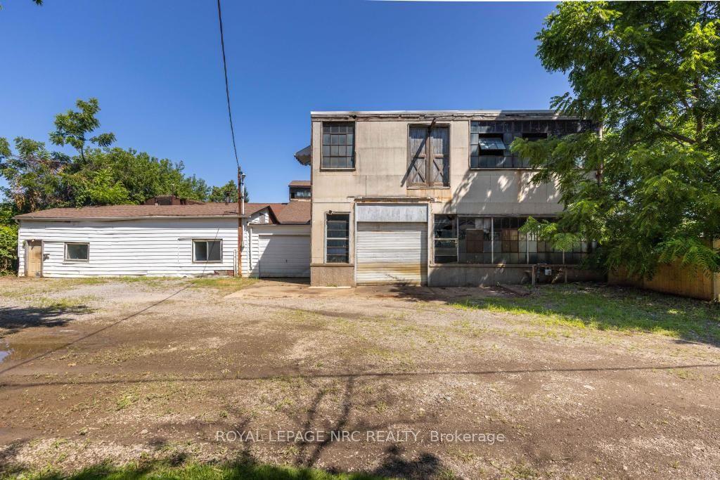 Photo 2 of 35 McGhie Street, St. Catharines, Downtown — HOMEH