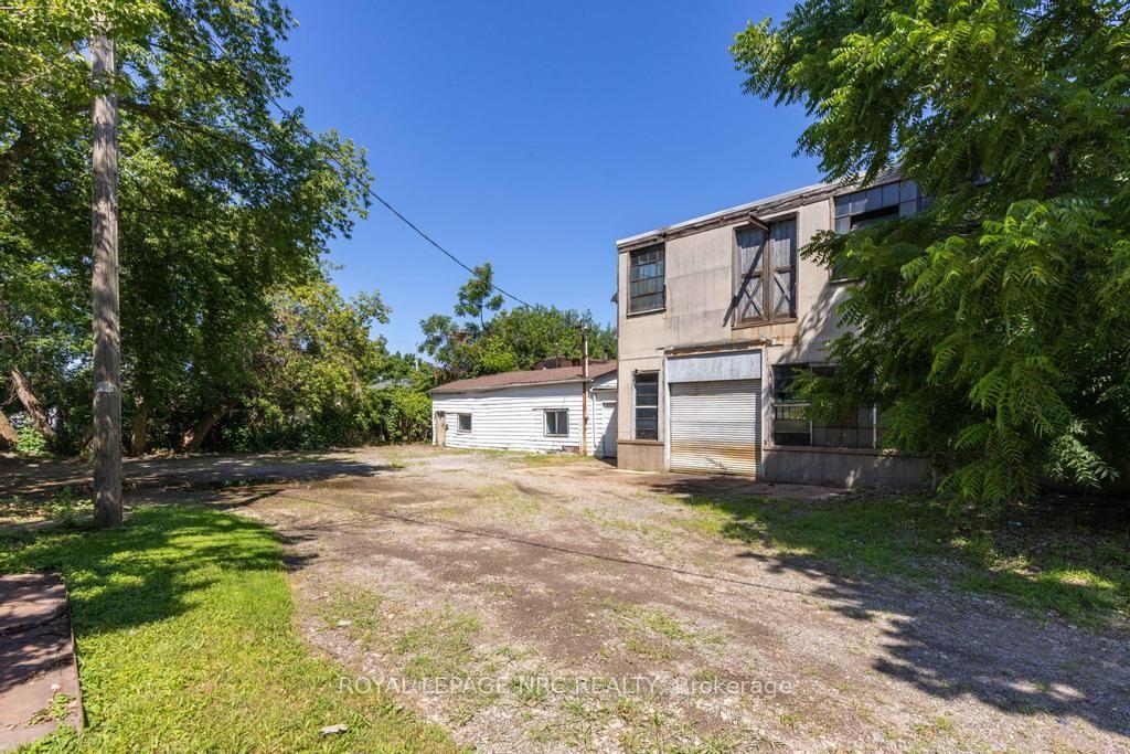 Photo 3 of 35 McGhie Street, St. Catharines, Downtown — HOMEH