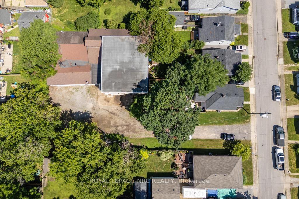 Photo 8 of 35 McGhie Street, St. Catharines, Downtown — HOMEH