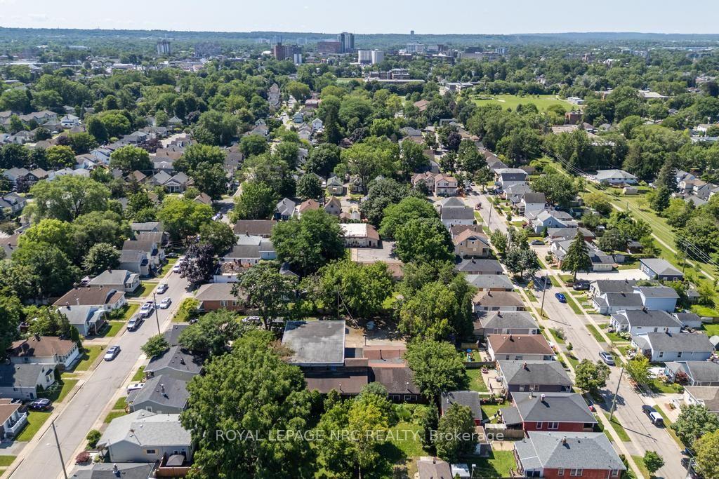 Photo 9 of 35 McGhie Street, St. Catharines, Downtown — HOMEH
