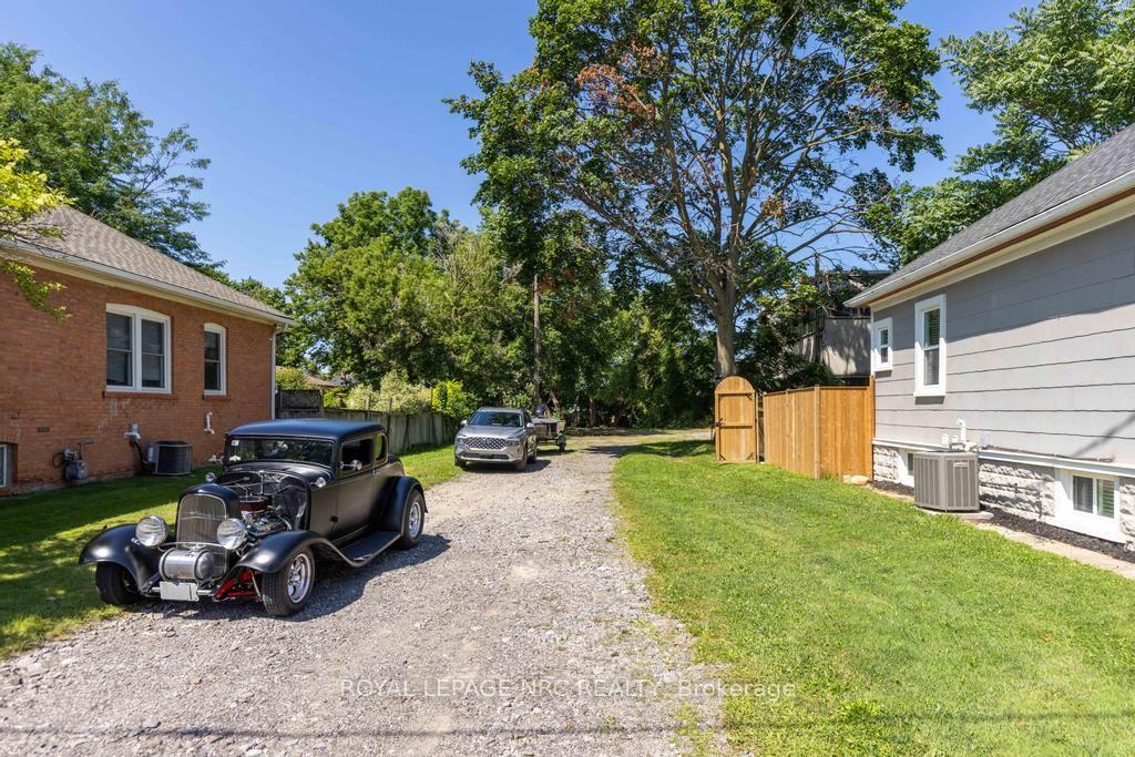 Photo 10 of 35 McGhie Street, St. Catharines, Downtown — HOMEH