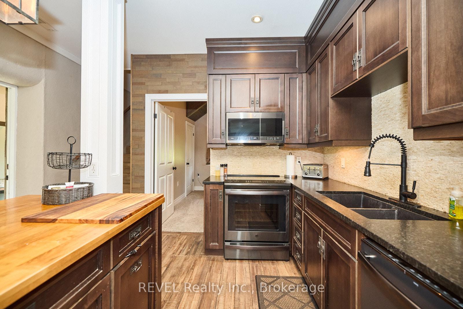 Photo 24 of 9695 Grassy Brook Road, Niagara Falls, Schisler — HOMEH