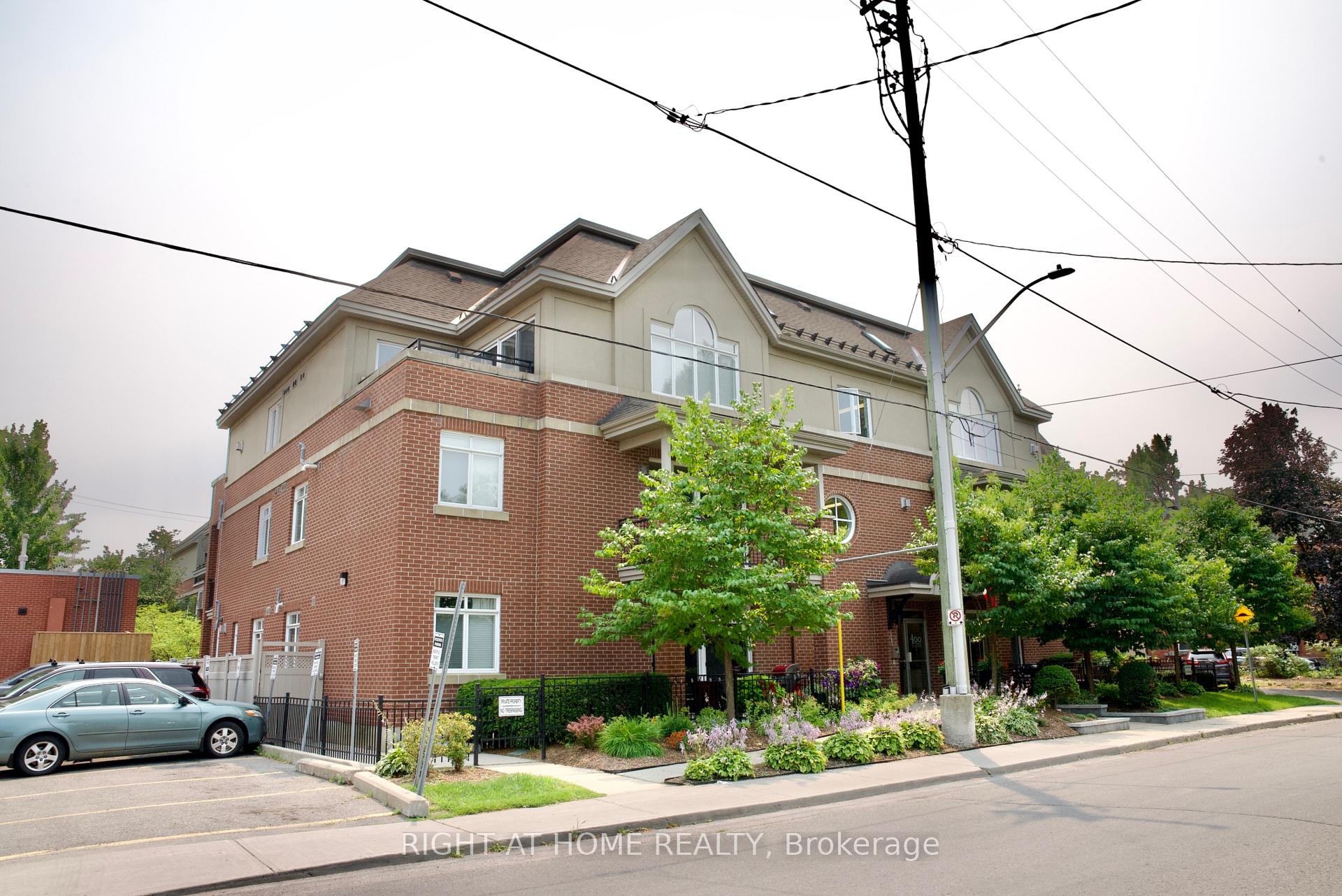 Photo of Unit 109, 400 Mcleod Street